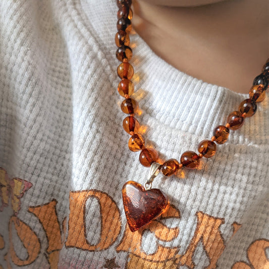 Amber Necklace with heart - Cognac - 32cm