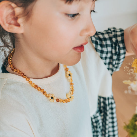 Amber Necklace with flowers - Honey - 40cm