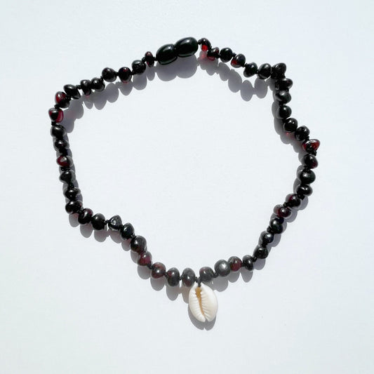 [OUTLET]  Amber Necklace with Cowrie Shell - Cherry - 32m